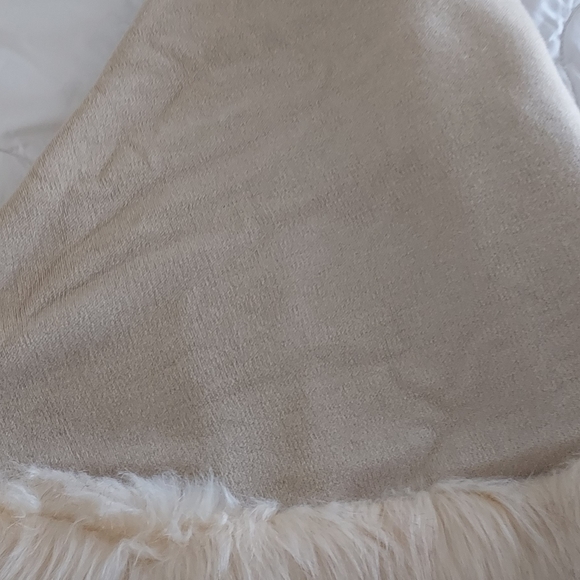 Cream Faux Fur Throw - Picture 6 of 10